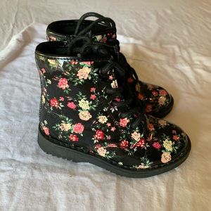 Children’s Place floral boots sz 8
